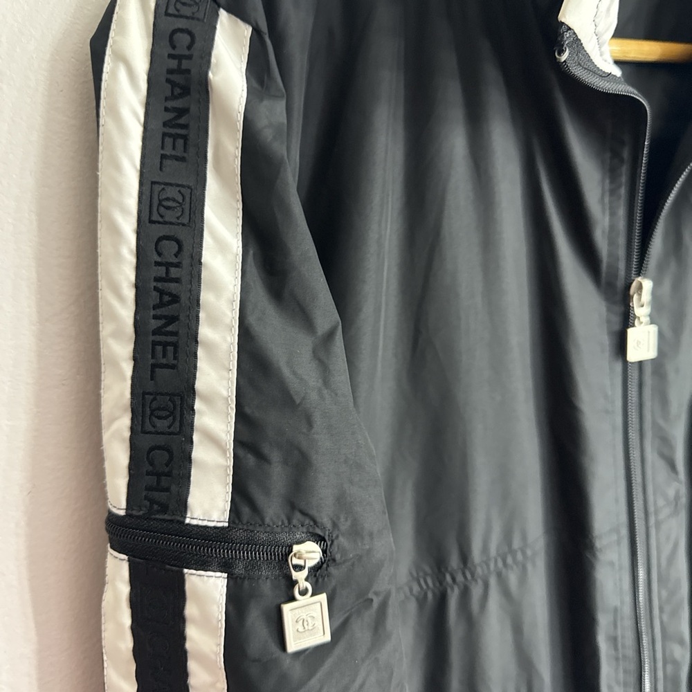 Vintage Chanel Black and White Jacket - Picture 5 of 8